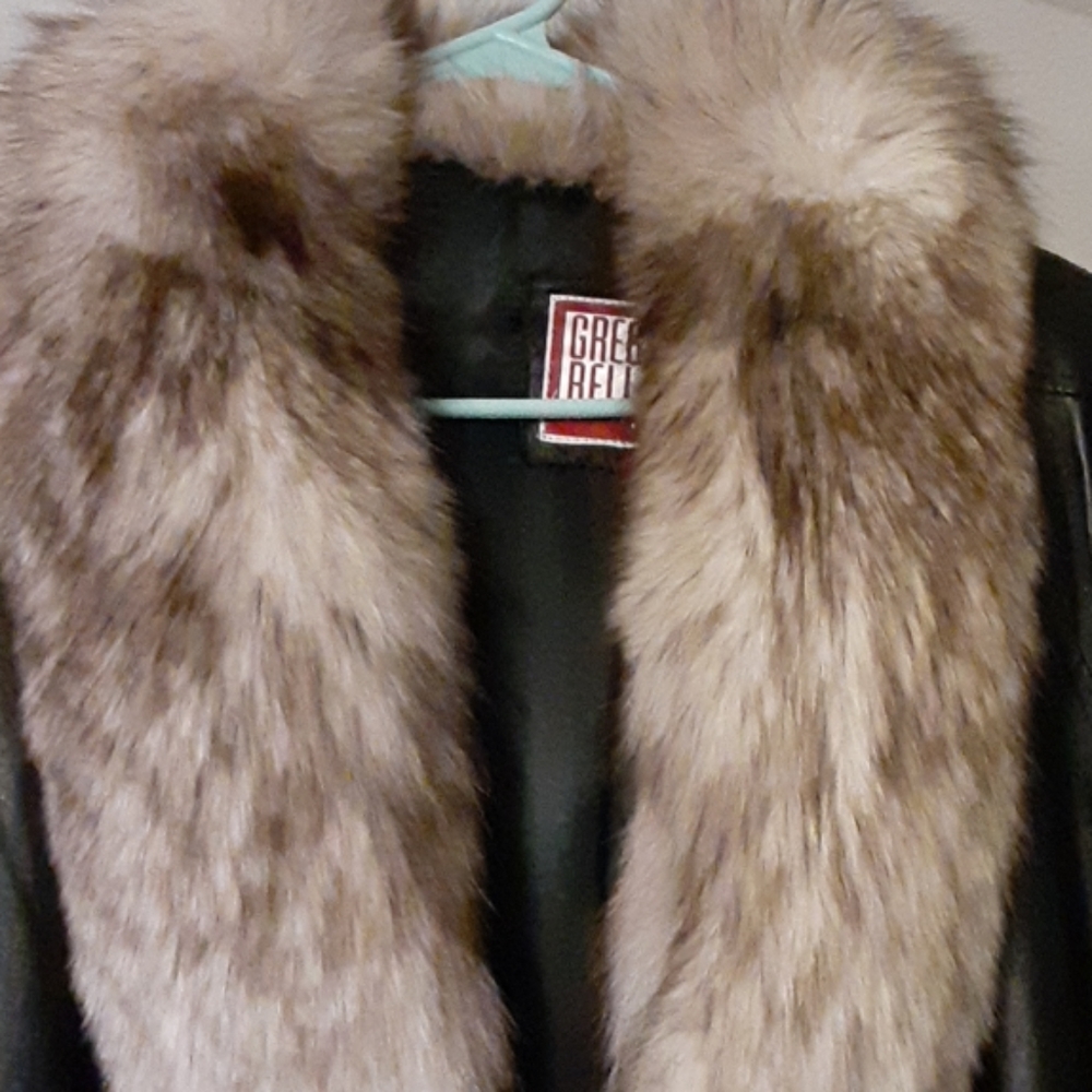 Beautiful Leather coat - Picture 3 of 5